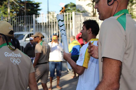 Gilsinho, ex-jogador de futebol do Taubaté, foi um dos encarregados pela tocha olímpica. Foto: Igor Imediato