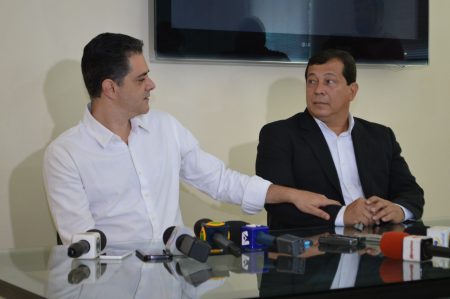 Ortiz Júnior (PSDB) e Edson Oliveira (PSD) durante coletiva de imprensa sobre absolvição no TSE no dia 27 de outubro. Crédito: Murilo Cunha