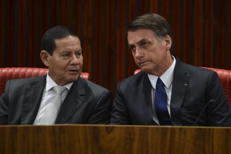 Cerimônia de diplomação do presidente eleito, Jair Bolsonaro, no Tribunal Superior Eleitoral (TSE). À esquerda, o vice, general Hamilton Mourão.